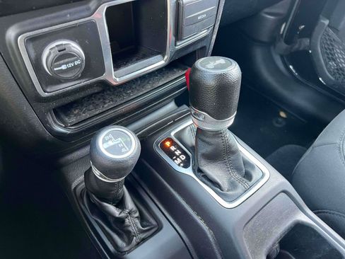 Used 2022 Jeep Wrangler Unlimited Sport AWD/4WD image 12