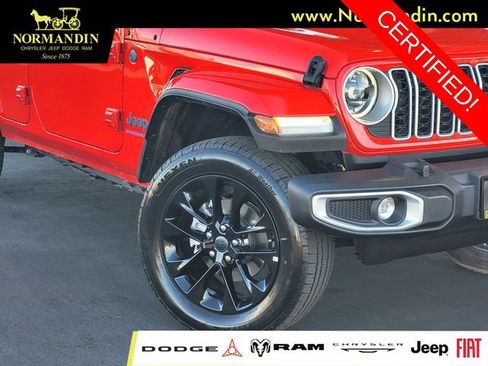 Used 2025 Jeep Wrangler Unlimited Sahara w/ Safety Group AWD/4WD image 3