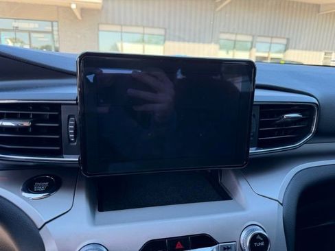 Used 2021 Ford Explorer XLT w/ Equipment Group 202A AWD/4WD image 14