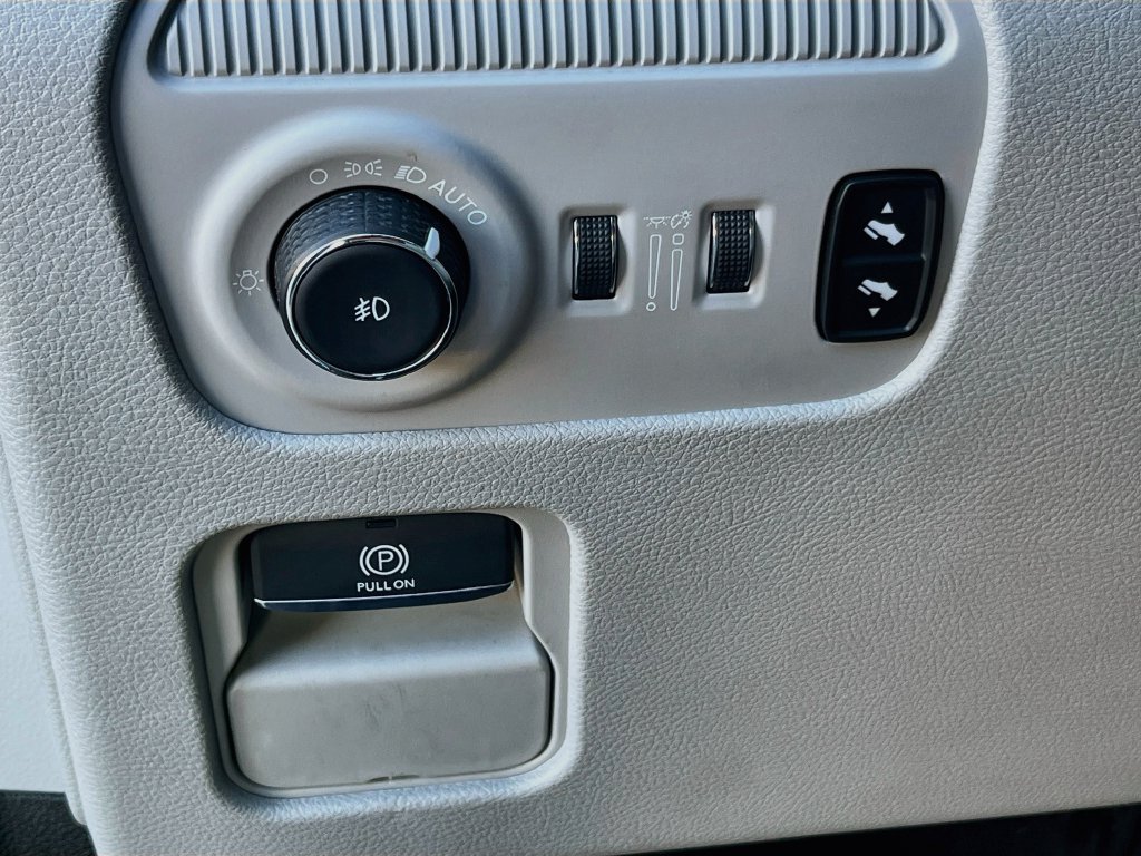Used 2024 Jeep Wagoneer L Series III w/ Premium Group I AWD/4WD image 10