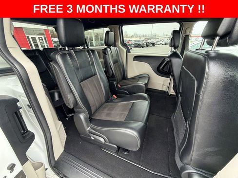 Used 2019 Dodge Grand Caravan SXT image 21
