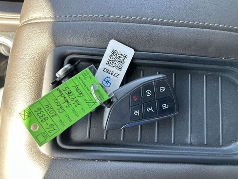 Used 2024 Chevrolet Suburban LT image 14