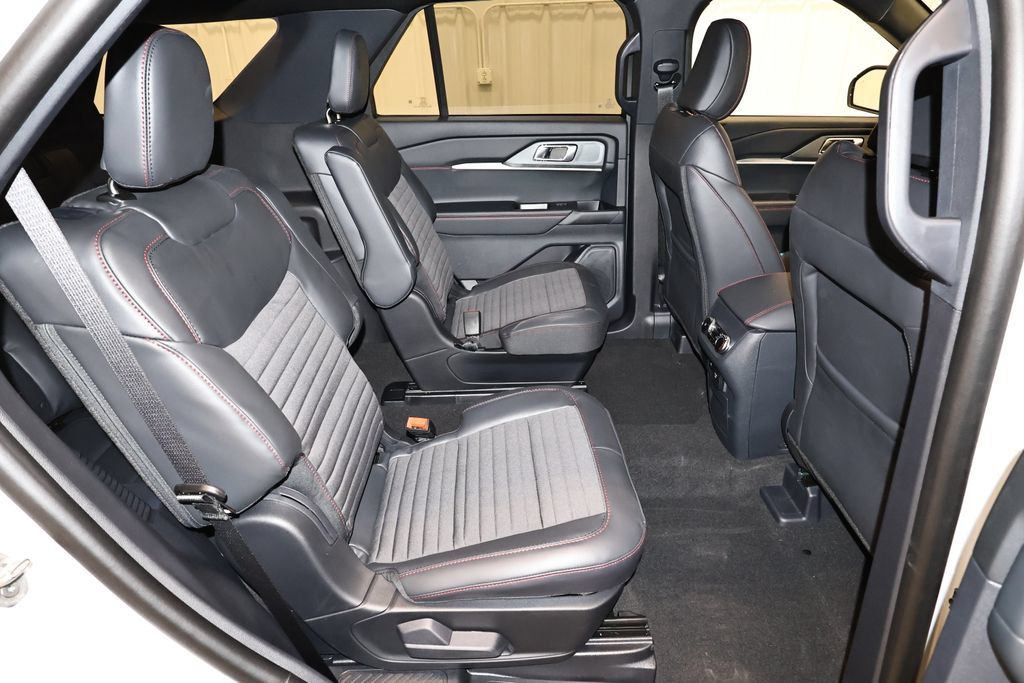New 2026 Ford Explorer ST-Line w/ ST-Line Street Pack AWD/4WD image 17