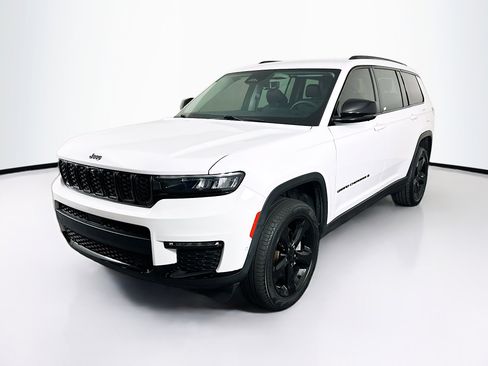 Used 2023 Jeep Grand Cherokee L Limited w/ Luxury Tech Group II image 3