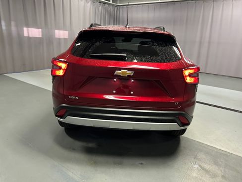 Used 2025 Chevrolet Trax LT w/ LT Convenience Package FWD image 6