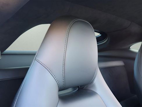 Used 2021 Aston Martin V8 Vantage Coupe image 16