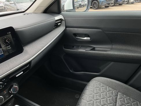 Used 2025 Nissan Kicks SV image 36