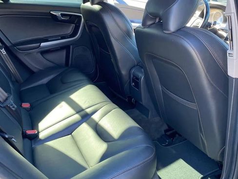 Used 2015 Volvo V60 T5 Cross Country image 21