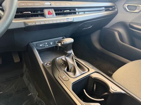 Used 2025 Kia K4 FWD image 40