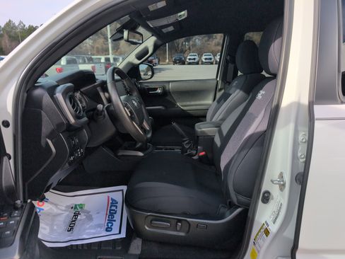 Used 2023 Toyota Tacoma TRD Sport image 16