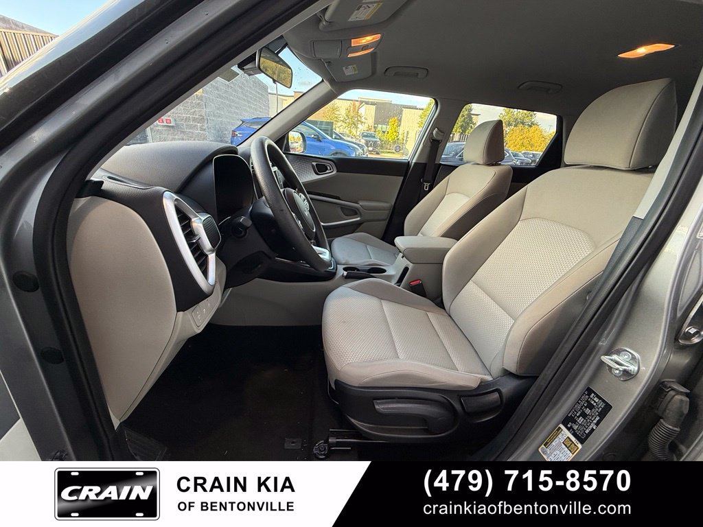 Used 2025 Kia Soul LX w/ LX Technology Package FWD image 20