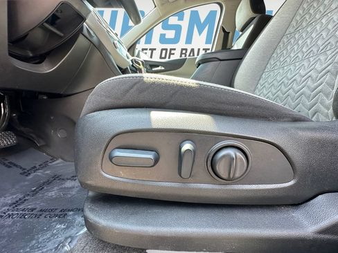Used 2024 Chevrolet Equinox LT FWD image 17