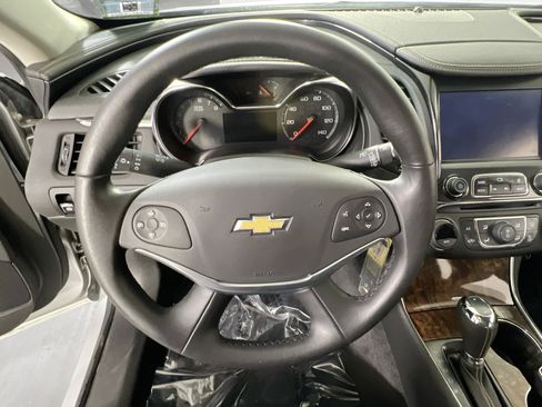 Used 2014 Chevrolet Impala LT w/ Convenience Package image 11