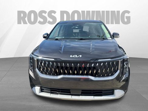 Used 2025 Kia Carnival FWD image 2