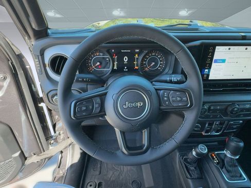 New 2025 Jeep Gladiator Sport image 4