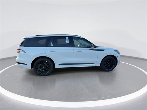 New 2026 Lincoln Aviator Reserve image 8