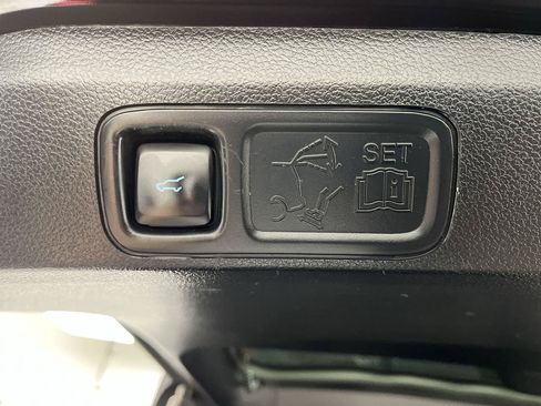 Used 2020 Ford Expedition XLT w/ Equipment Group 202A AWD/4WD image 36