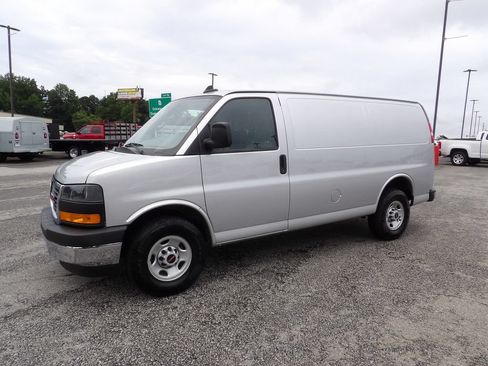 Used 2023 GMC Savana 2500 w/ Driver Convenience Package RWD image 3