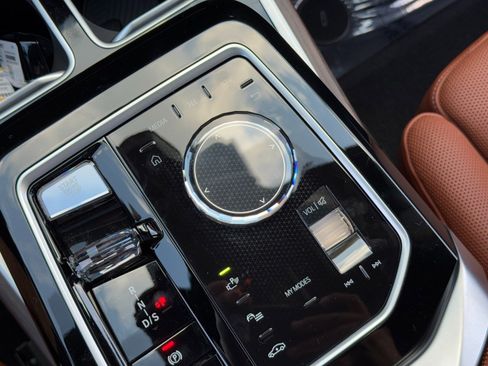 Used 2023 BMW 760i xDrive image 41