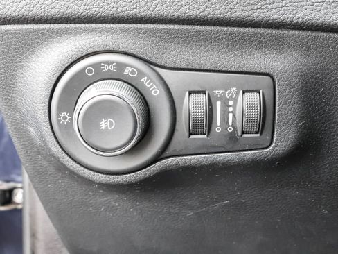 Used 2018 Jeep Compass Limited image 18