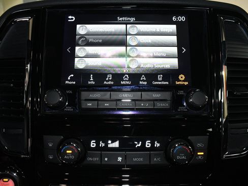 Used 2023 Nissan Titan Platinum Reserve w/ Moonroof Package AWD/4WD image 33
