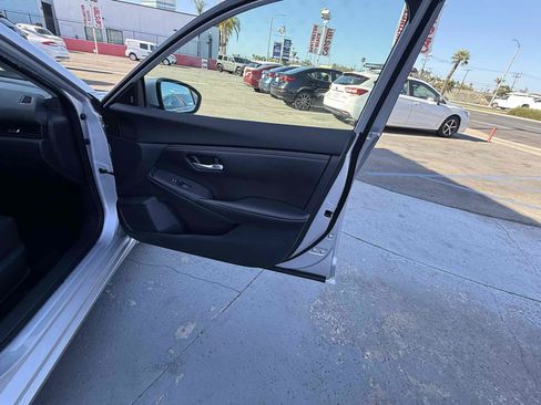 Used 2022 Nissan Sentra S FWD image 31