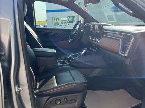 Used 2023 GMC Canyon AT4 w/ AT4 Premium Package image 8