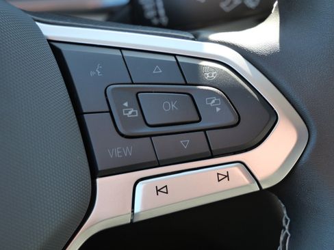 Certified 2025 Volkswagen Taos SEL image 32