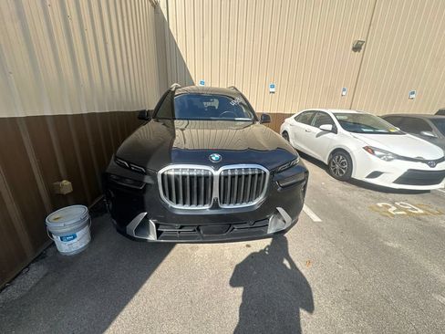 Used 2024 BMW X7 xDrive40i AWD/4WD image 2