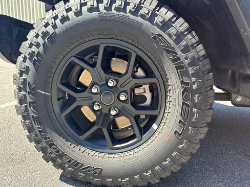 Used 2025 Jeep Wrangler Willys AWD/4WD image 13