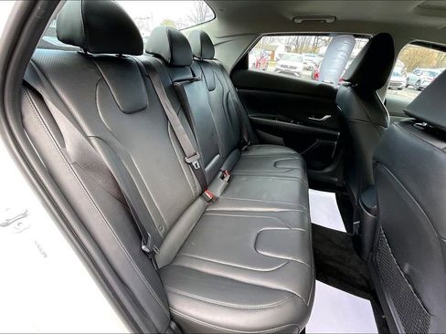 Used 2025 Hyundai Elantra Limited image 26