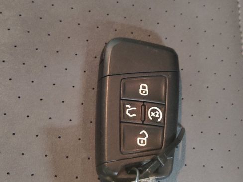 Used 2025 Volkswagen Jetta SE FWD image 32