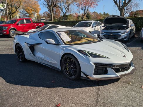 Used 2023 Chevrolet Corvette Z06 w/ Z07 Performance Package image 11