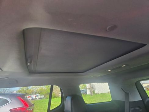 Used 2020 GMC Acadia SLT w/ Trailering Package FWD image 19