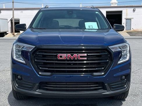 Used 2023 GMC Terrain SLT w/ Infotainment Package II image 4