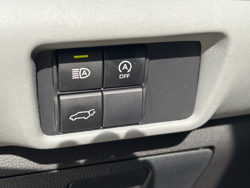 Used 2025 Toyota Highlander XLE FWD image 28