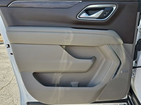 Used 2022 Chevrolet Suburban LT w/ Luxury Package image 28