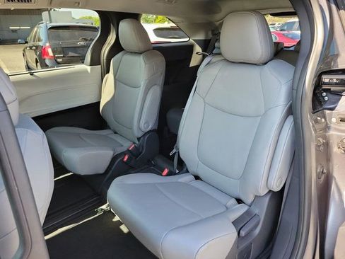 Used 2025 Toyota Sienna XLE image 20