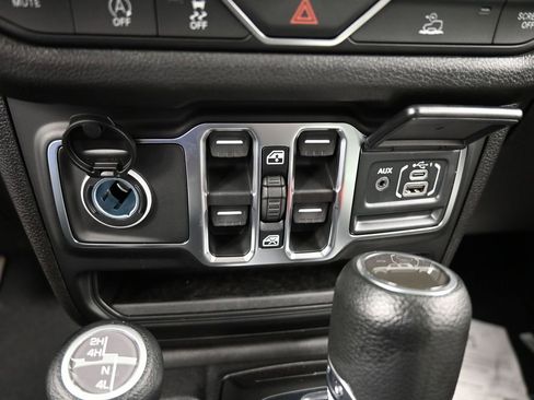 New 2026 Jeep Gladiator Sport image 18