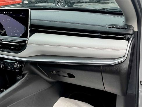 Used 2022 Jeep Compass Limited image 13