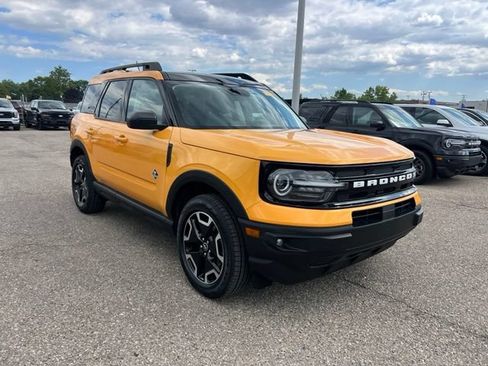 Certified 2023 Ford Bronco Sport Outer Banks w/ Tech Package AWD/4WD image 3