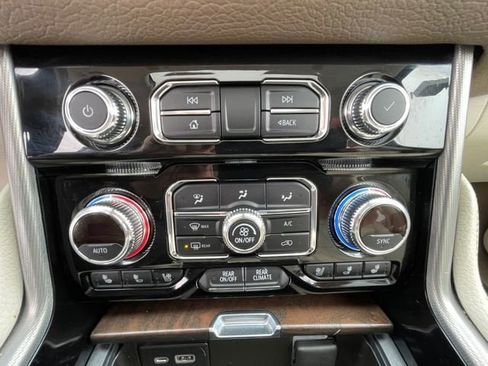 Used 2021 GMC Yukon Denali w/ Denali Premium Package image 22