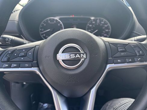 Used 2025 Nissan Sentra SV FWD image 25