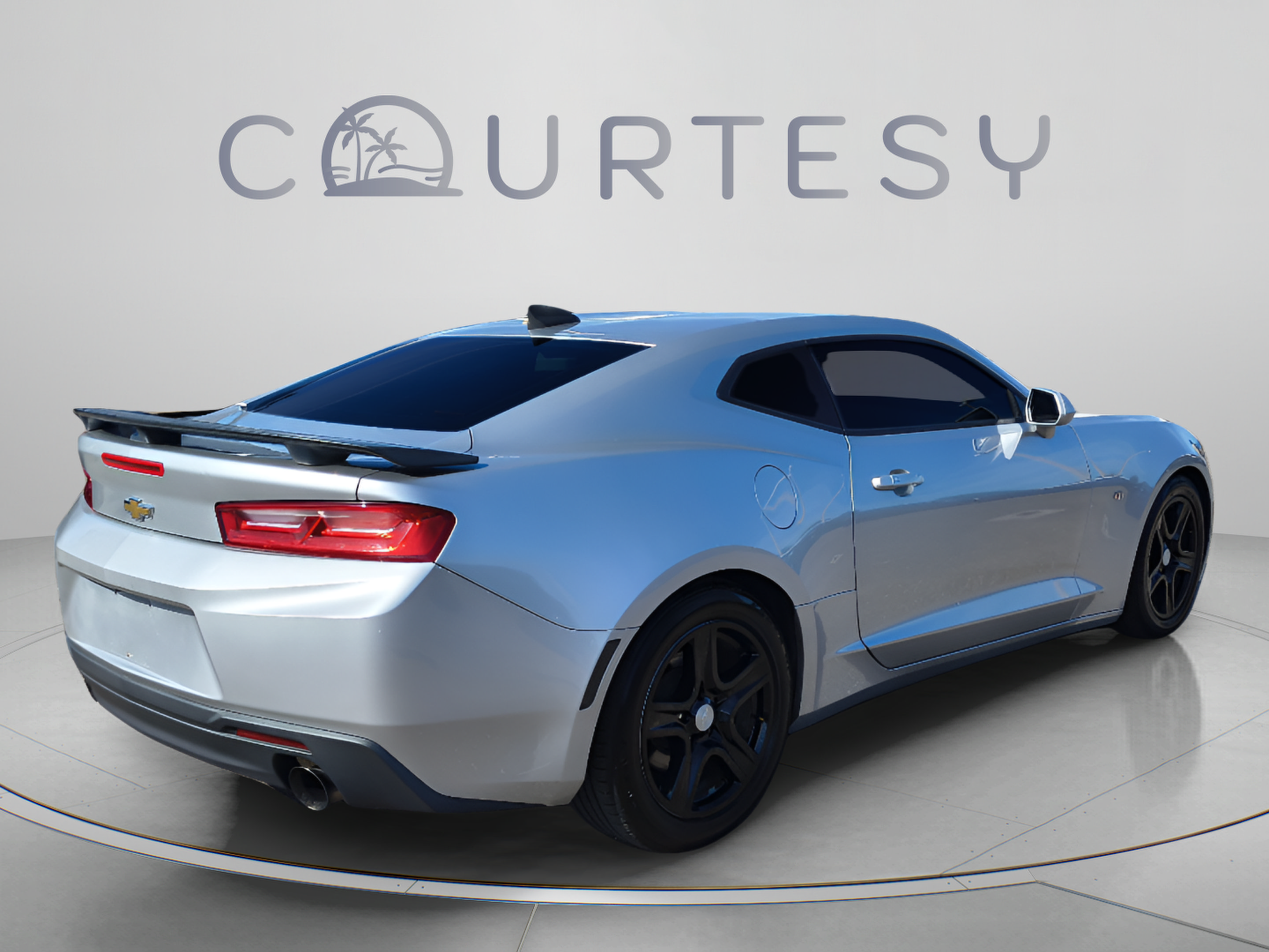 Used 2018 Chevrolet Camaro LT RWD image 7