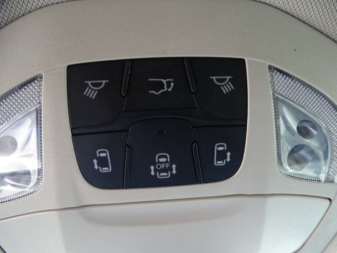Used 2023 Chrysler Voyager LX FWD image 31