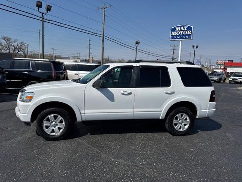 Used 2009 Ford Explorer XLT image 2