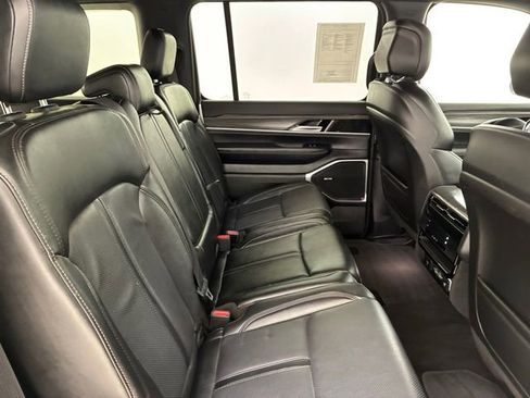 Used 2024 Jeep Wagoneer L Series II w/ Flexible Seating Group AWD/4WD image 16