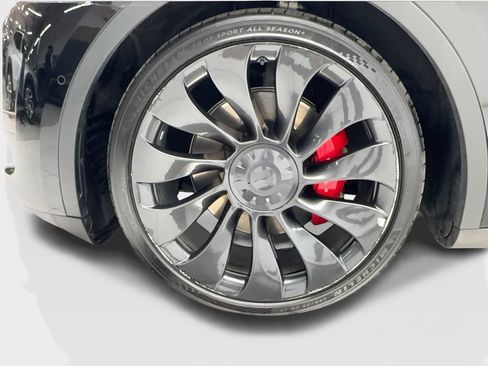 Used 2022 Tesla Model Y Performance image 12