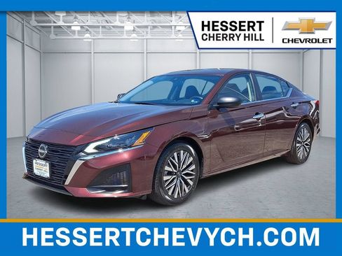 Used 2024 Nissan Altima 2.5 SV FWD image 1