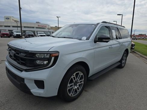 Used 2025 Ford Expedition Max Active AWD/4WD image 1